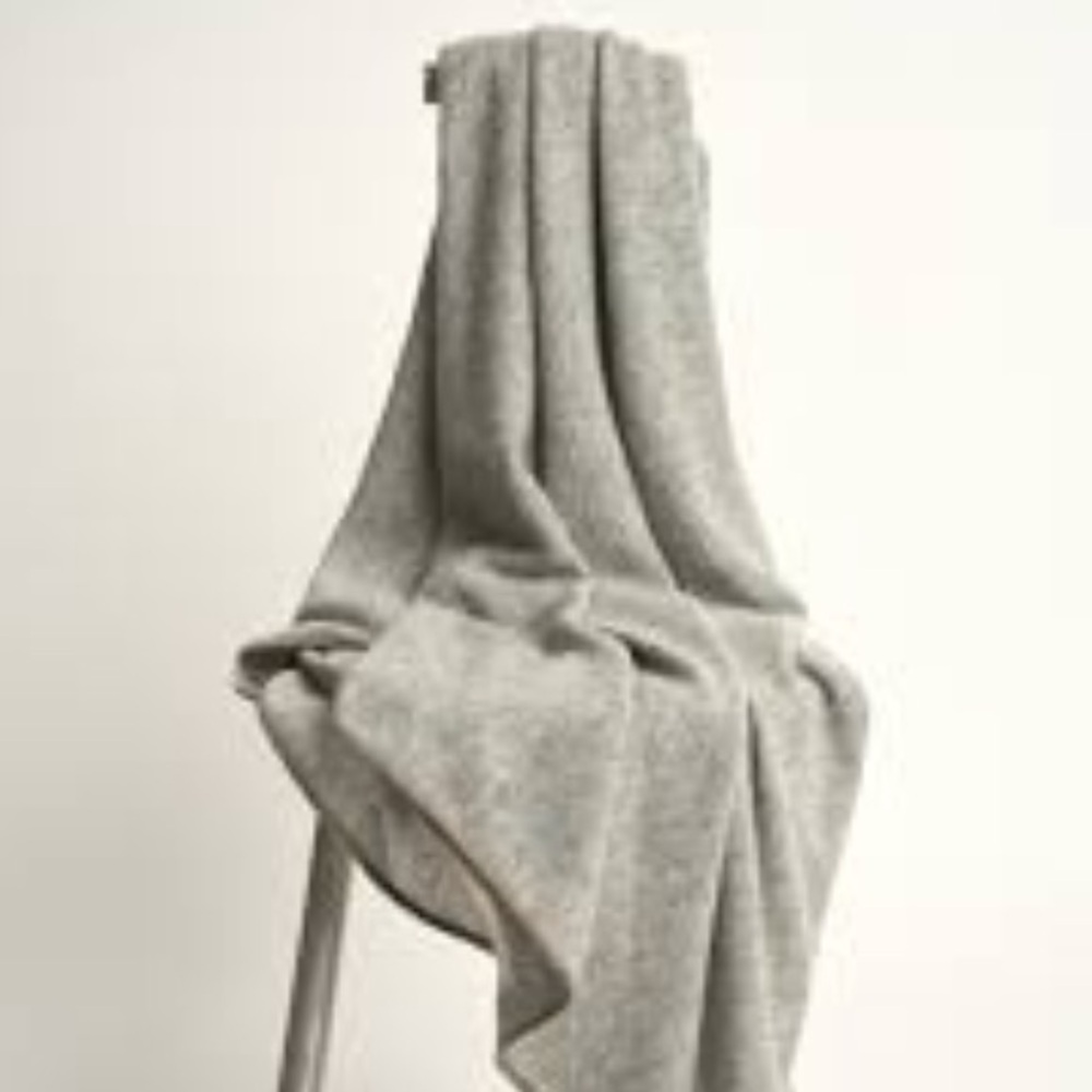 Arlotta Heather Gray Cashmere Blend Throw - Picture 10 of 11